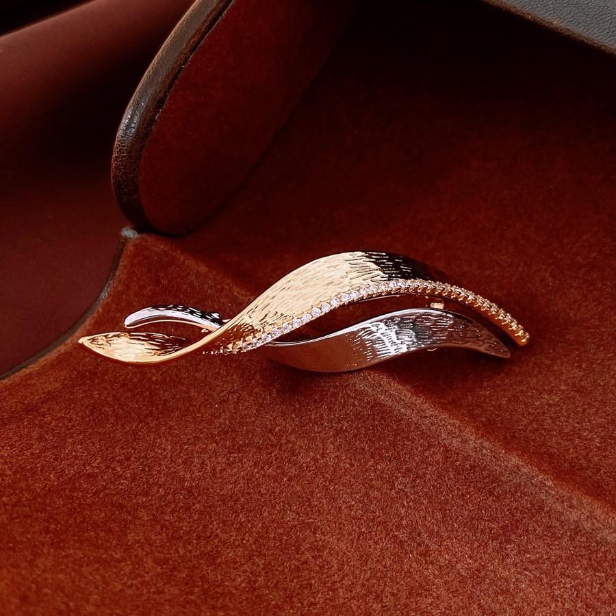 Średniowieczna Vintage Broszka z Kontrastującą Pszczołą Inkrustowana Diamentami Retro Lekki Luksus High-endowa Korsaż Wykwintne Wszechstronne Dodatki Kobiety