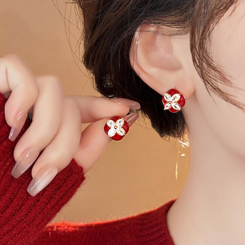 

Vintage light luxury 111 silver needle red dripping flower stud earrings, premium geometric earrings earrings 925 silver needle