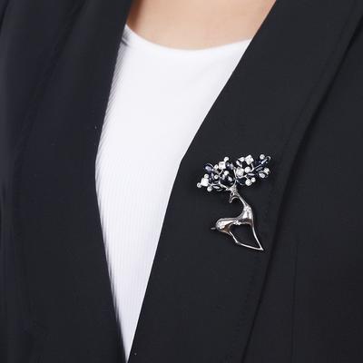 Trendy Light Luxury Elk Brooch, High-end Small Fragrance, Cute Japanese Femininity Pin, Personalized Versatile Corsage Accessories