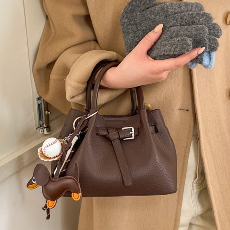 Fashionable and Sophisticated Bag - Simple Business Tote with Shoulder Strap and Stylish Crossbody Design