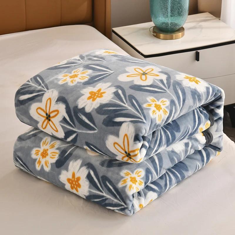 White Floral Throw Blanket Luxury Warm Fuzzy Soft Cozy Flannel Blanket for Home Sofa Couch Chair Decorative Bedroom Bed Blankets