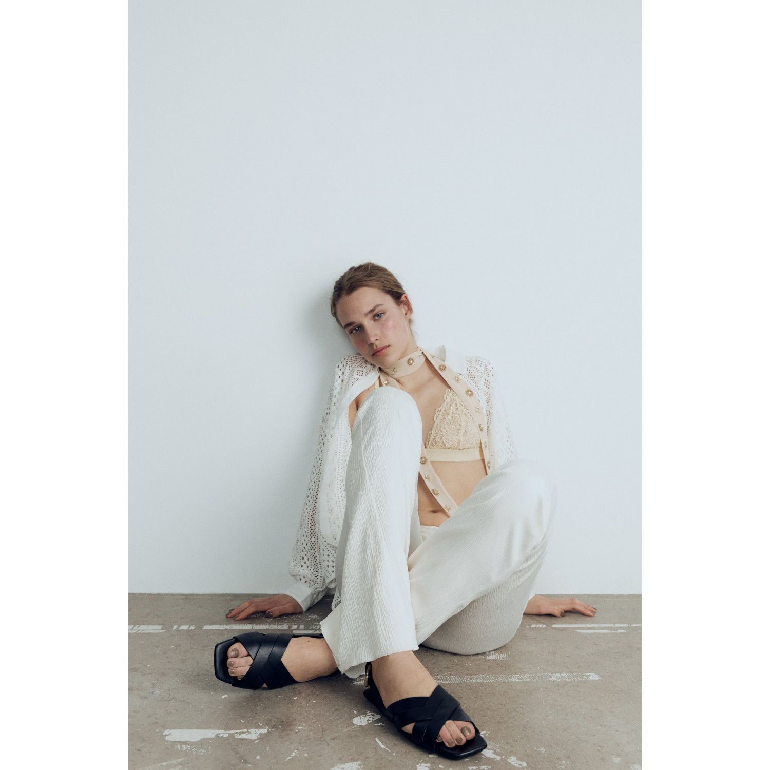 

STRAPPY LEATHER SANDALS