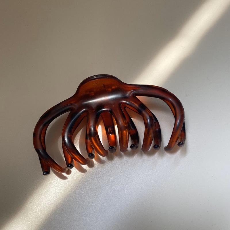 Großer französischer Retro-Klammer-Haarclip für elegante Damenfrisuren.