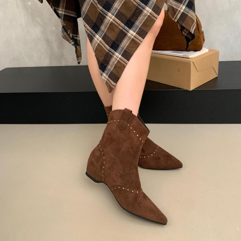 Inner Height-increasing Brown V-mouth Short Boots Women's 2025 Autumn and Winter Retro Suede Pointed Thin Low Tube Fashion Knight Boots