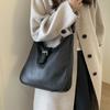 Women's Solid Color PU Crossbody: Large Capacity, Simple Texture Handbag for Autumn/Winter