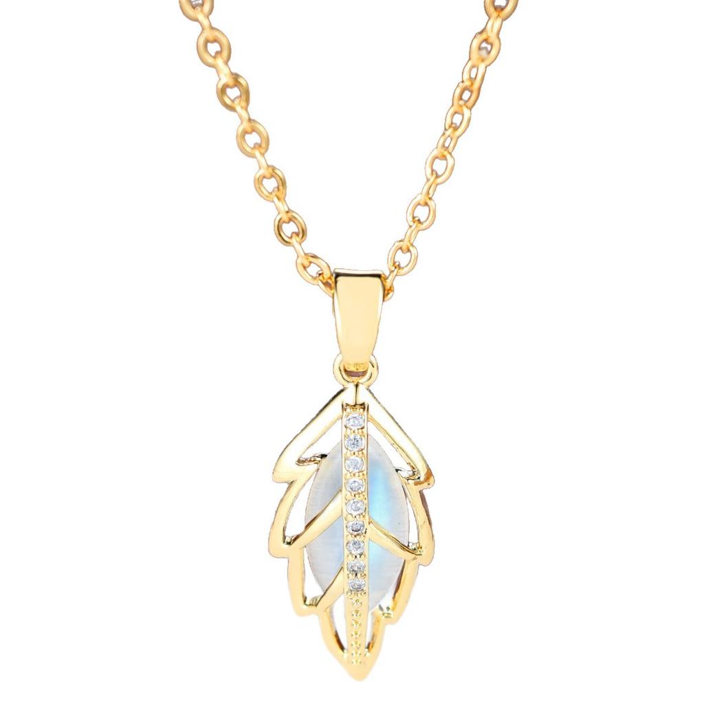 Gold Hollow Leaf Necklace for Women Light luxury leaf zircon pendant, a niche and sophisticated clavicle chain