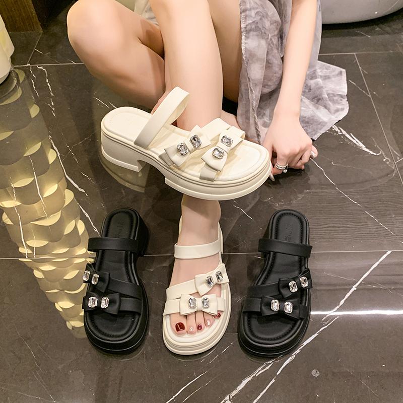 Fashion Flower Slippers Casual Female Shoes Glitter Slides Platform Luxury 2025 Jelly Soft Crystal Floral Slippers