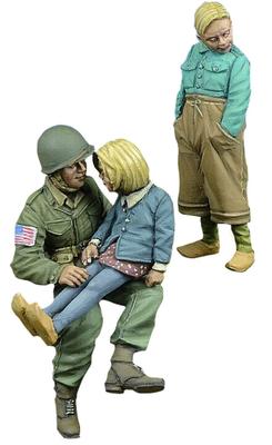 D-Day Miniatures 1/35 Scale World War II U.S. Army Paratroopers and Boys and Girls 1944-1945, Set of 3 Resin Kits, DD35216