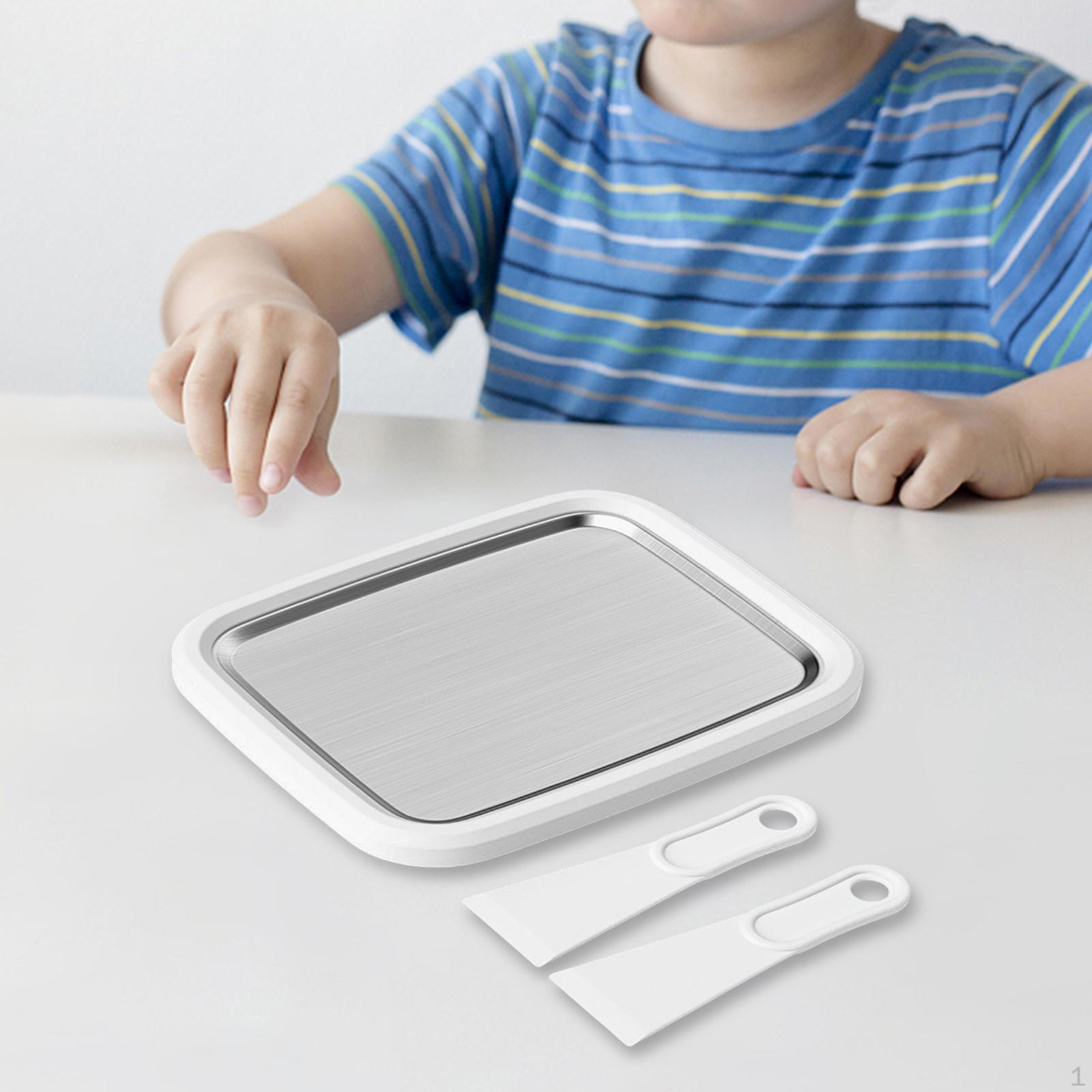 

Компактный набор для приготовления мороженого с книгой рецептов и кухонными принадлежностями