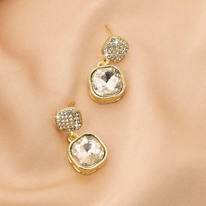 S925 Sterling Silver Square Zircon Diamond Stud Earrings: Elegant, Luxurious, Versatile Fashion Accessory