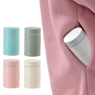 Praktischer Thermobecher für Getränke in Lebensmittelqualität im Miniformat