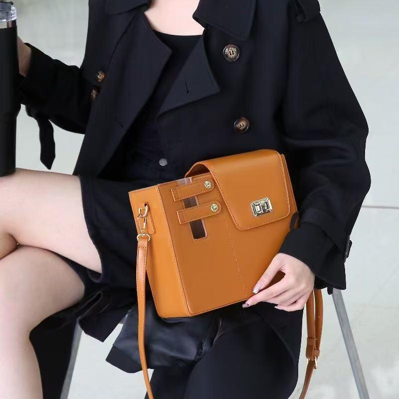 Modna, izolowana torba crossbody na napoje o dużej pojemności
