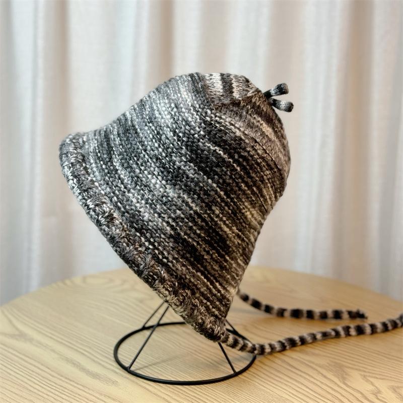 

Шерстяная шапка с радужным градиентом, женская, осенне-зимний стиль, маленькая шапка-баотоу, открывающая лицо, этнический стиль, теплая вязаная шапка, шапка-ушанка one size