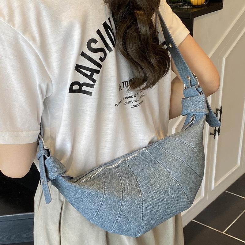 Casual personality large capacity simple dumpling bag beautiful 2025 new summer fashion wide shoulder strap shoulder bag