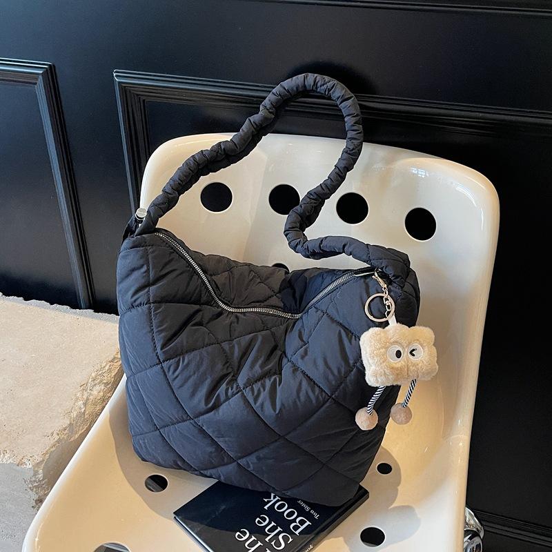 Large Capacity Cotton Clothes Bag Women's New Versatile Shoulder Messenger Bag High-end Diamond Dumpling Bag