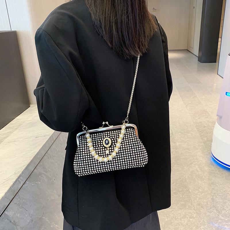 Korean version of pearl chain handbag 2025 summer new bag women's fashion rivet messenger bag clip shoulder bag