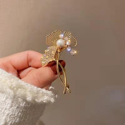 Ginkgoblatt Imitationsperlenbrosche für Damen Koreanische Mode Brosche und Korsage Vielseitig für Anzüge und Mäntel