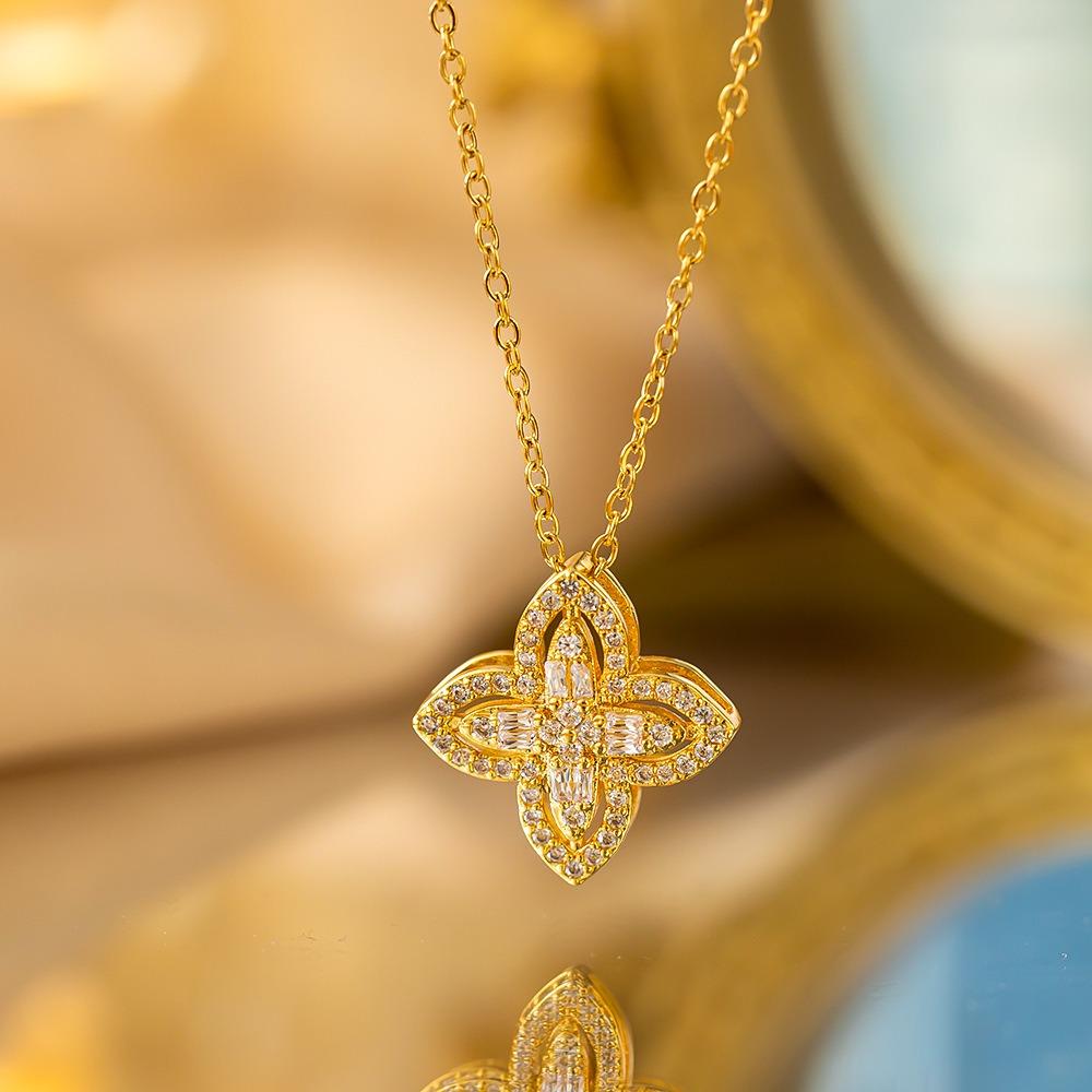 Elegant Luxury Full Zircon Copper Micro Inlaid Necklace Women Simple Exquisite Collarbone Chain Necklace