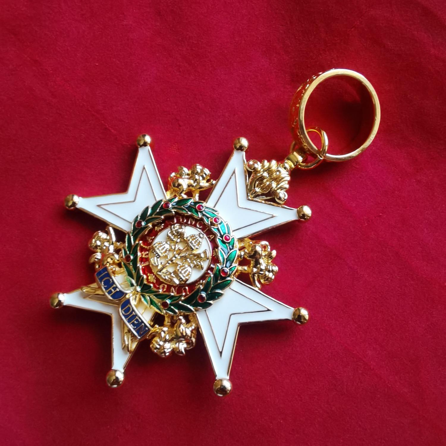 

Перегравированная медаль Бани, шейная версия, двусторонний дизайн, полный трехмерности