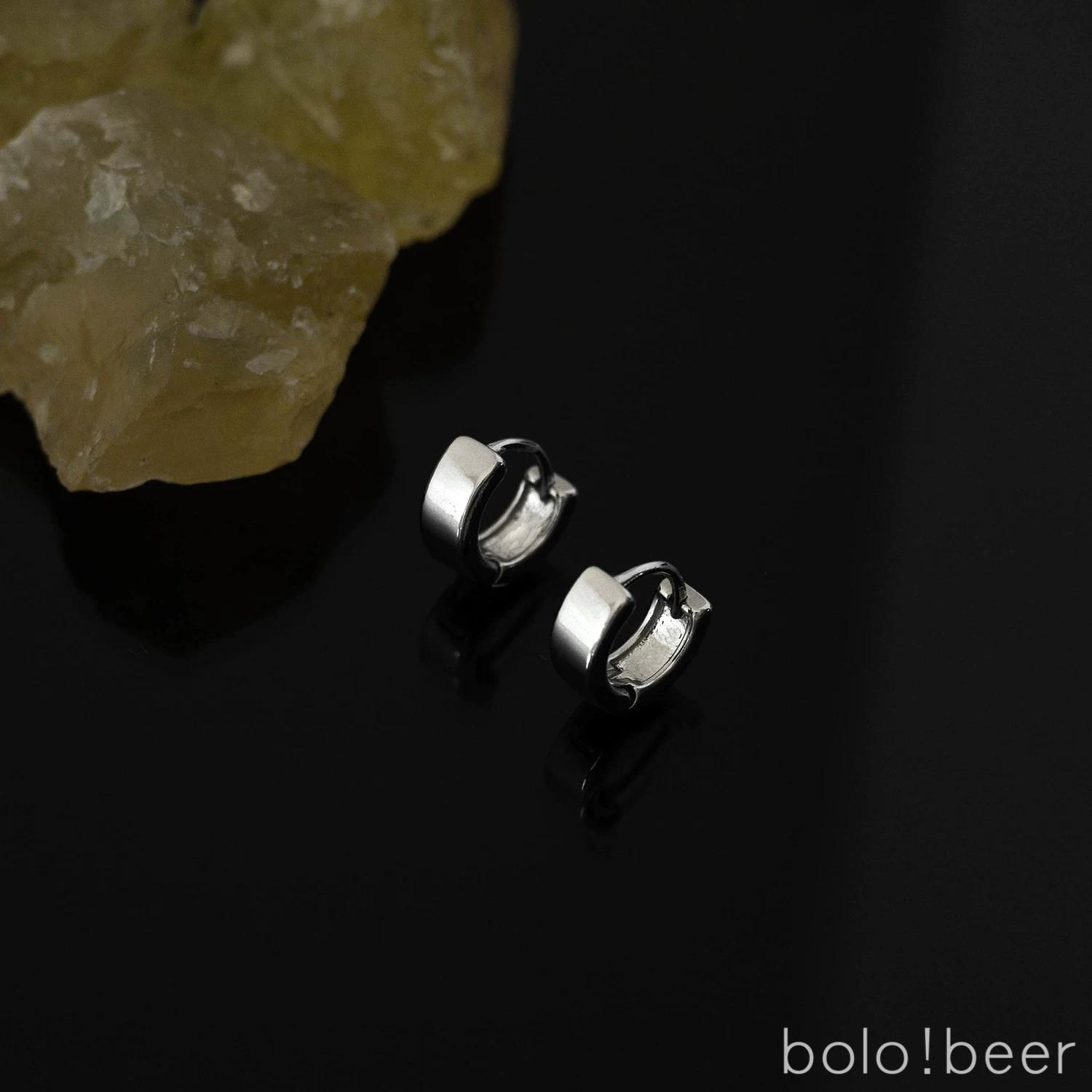 

Bolo Fashion Style Ins Simple Bracelet Ear Ring Fashionable Women s Small Size Wide Flat Ring Ear Studs Cold Style Couples Earrings Men a Pair. Not Suitable for Those with Thick Earlobes