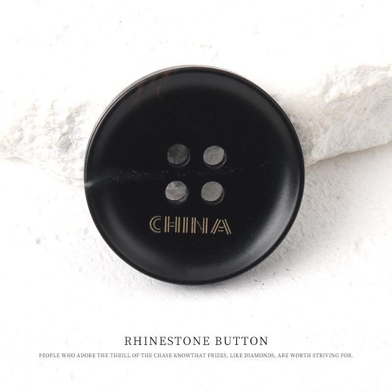 5 Stück bedruckte Harzknöpfe mit vier Ösen, High-End-Blazer, schwarzer Knopfmantel, Trenchcoat, runde Knopfaccessoires.