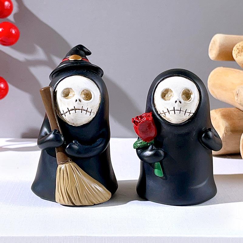 Faceless Witch Skull Halloween Resin Ornament for Living Room Decor