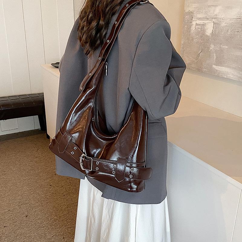 

Проста і модна жіноча сумка-тоут 2024, нова корейська версія модної повсякденної сумки під пахвами, велика місткість для приміських поїздок