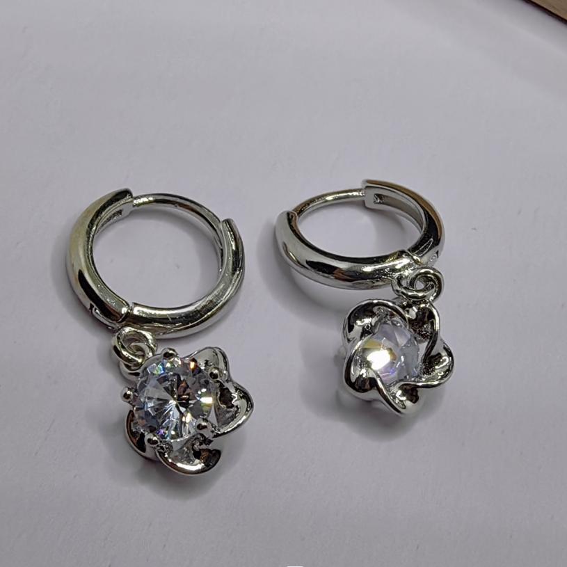 Lila Imitat-Diamant-Pflaumenblüten-Ohrringe, schlichte Damen-Ohrringe