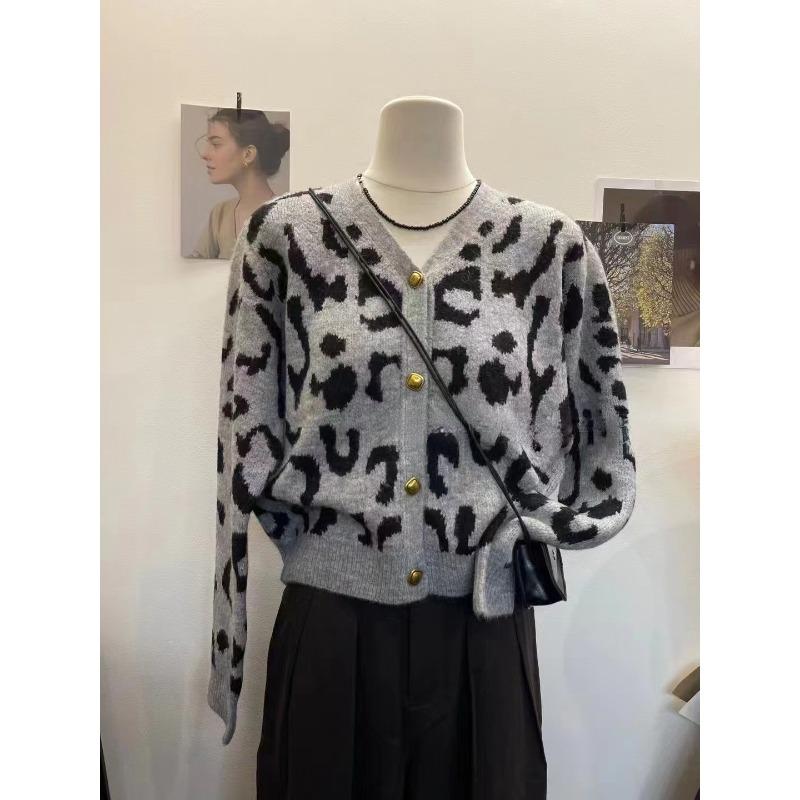 Leopard print knitted cardigan women's new autumn and winter new temperament versatile lazy loose sweater jacket women