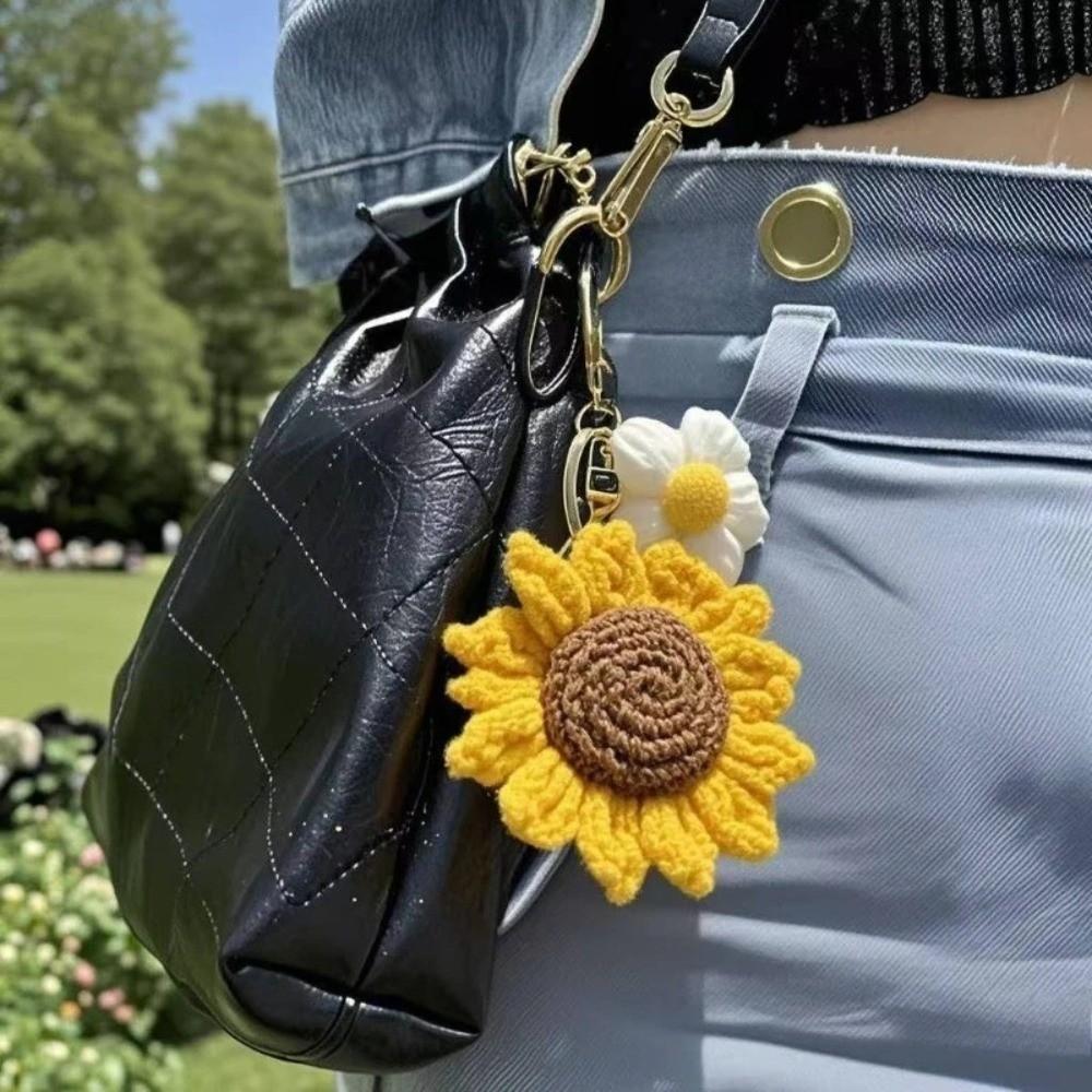 Lightweight Crochet Flower Keyring Cotton Car Keychain Charm Knitted Sunflower Keychain for Lady