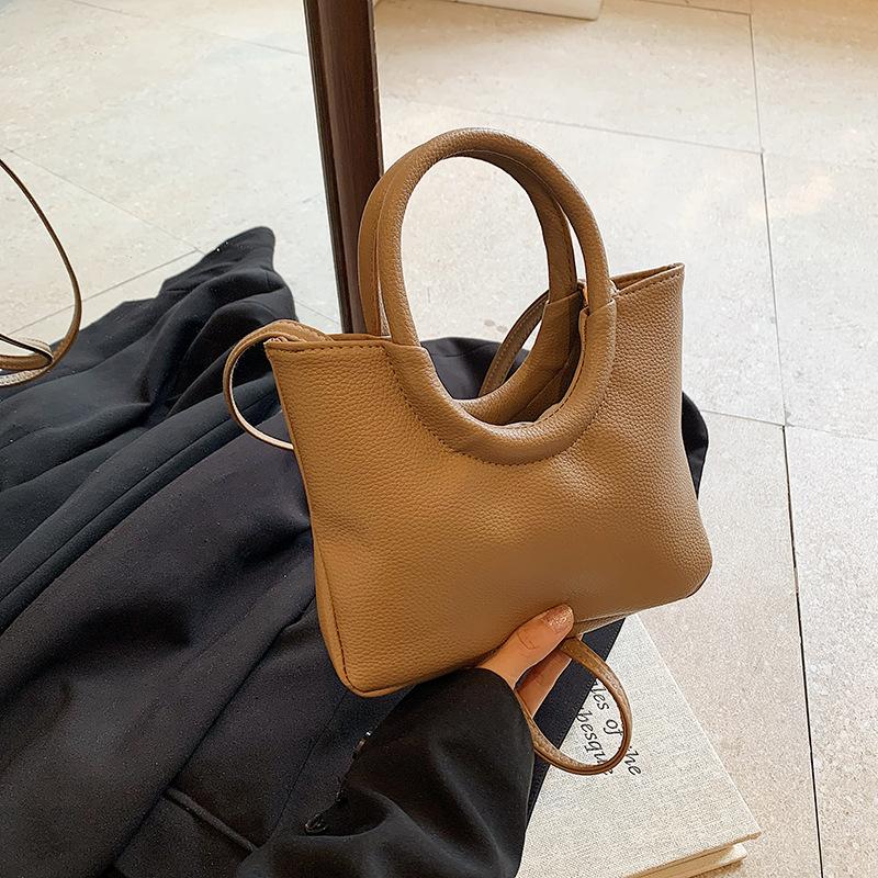

Simple and stylish small square messenger bag niche design handbag women s 2024 summer new Korean version fashion shoulder bag хакі
