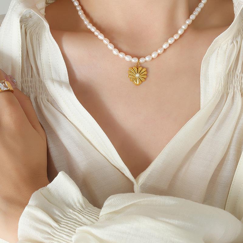 Natural Baroque Freshwater Pearl Peach Heart Necklace For Women, French Trendy Personality Niche Design Versatile Collarbone Chain