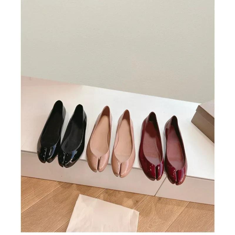 Fashion Women Tabi Ninja Ballet Flats Split Toe Mary Janes Patent Leather Party Shallow Mouth Single Shoes Solid Sandals Ladies Loafers