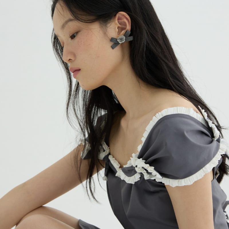 LOVUEE Frosted Rose Earrings with Gray bow details