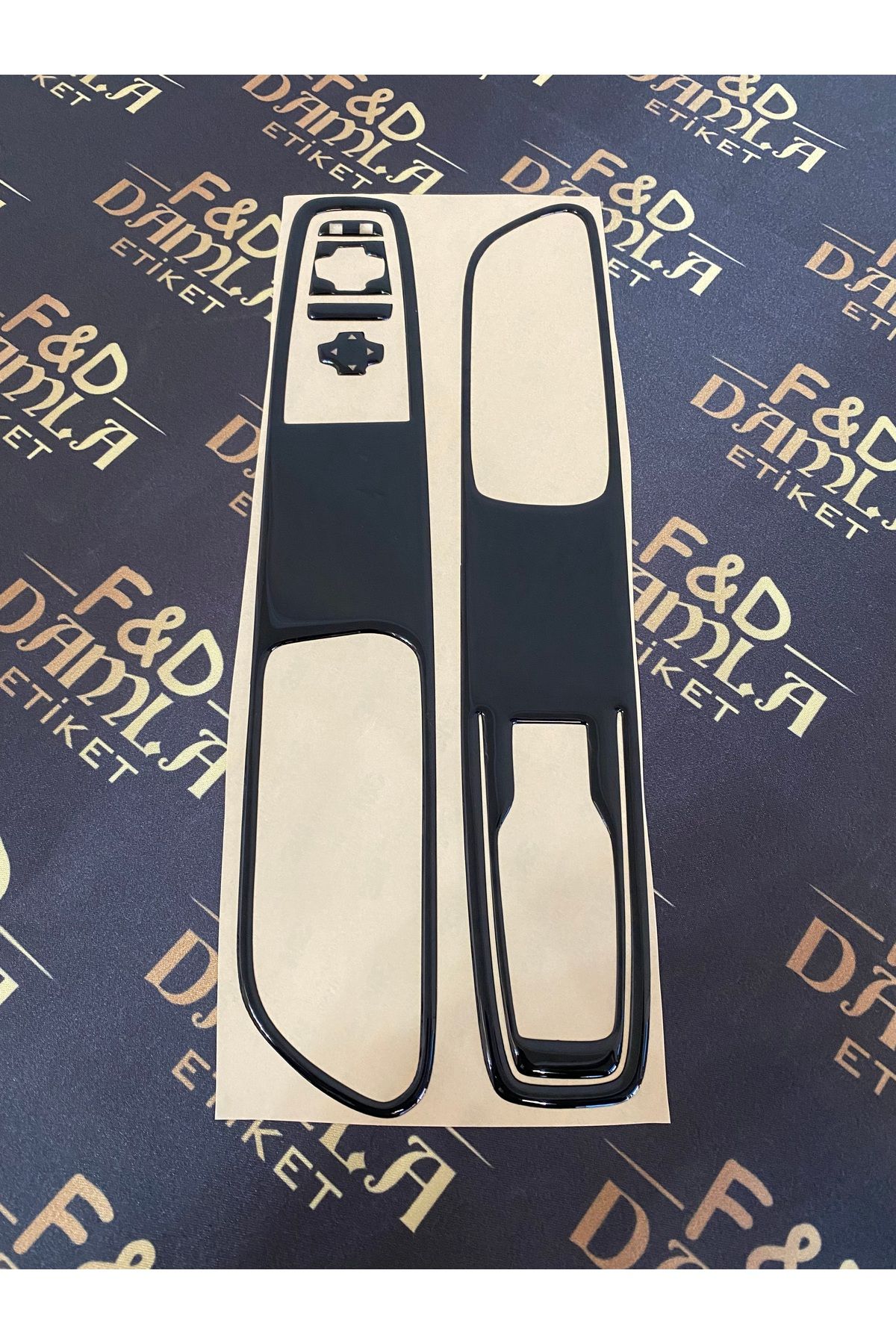 

Renault Clio 4 Yeni Cam Açma Modeli Parlak Siyah Kaplama PianoBlack Maun Kaplama