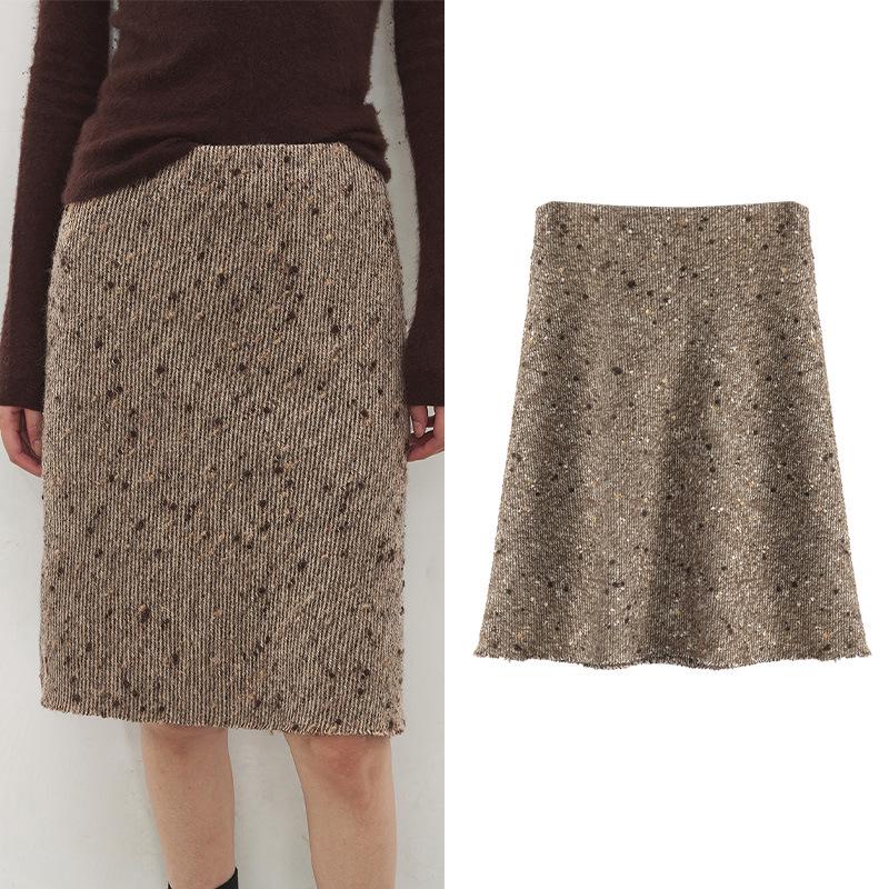 

In Stock: Polka Dot Wool Blend Half Skirt with Loose Hem Design XS (45-50 kg)