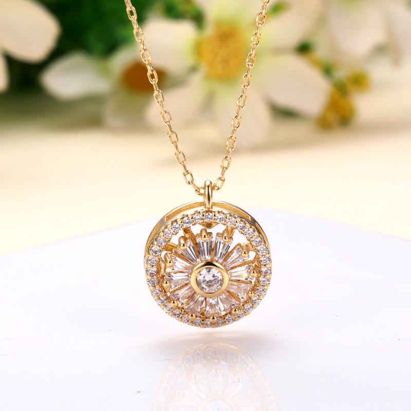 

Вращающееся ожерелье с подвеской из циркония для женщин - Стиль TikTok, Полностью инкрустировано микропаве бриллиантами, Талисман на удачу, Модная цепочка для ключицы белый