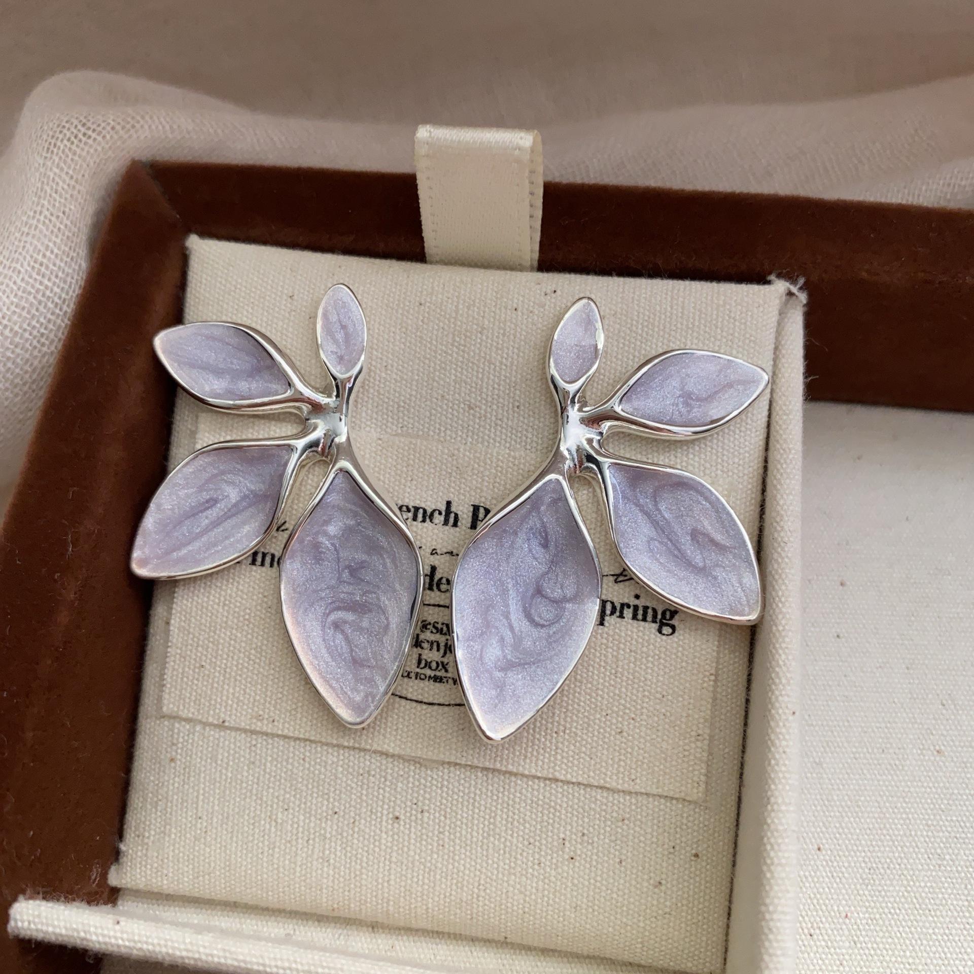 

20 Romantic Lavender Small Flower Leaf Stud Earrings Niche High-End Earrings Soft Elegant Earrings Women