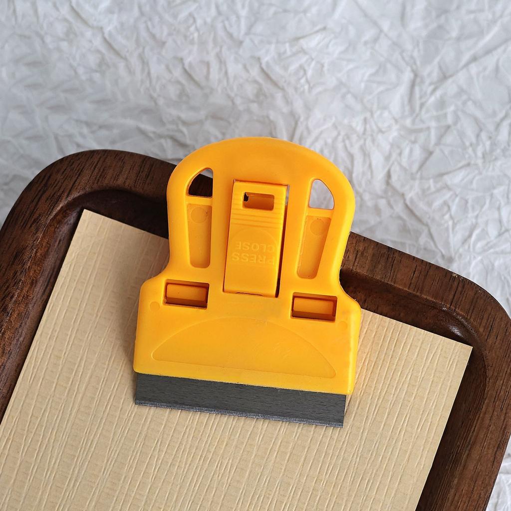 Professional Nail Scraper Tool with Plastic Handle and Stainless Steel Blade for Efficient Adhesive Removal On Glass