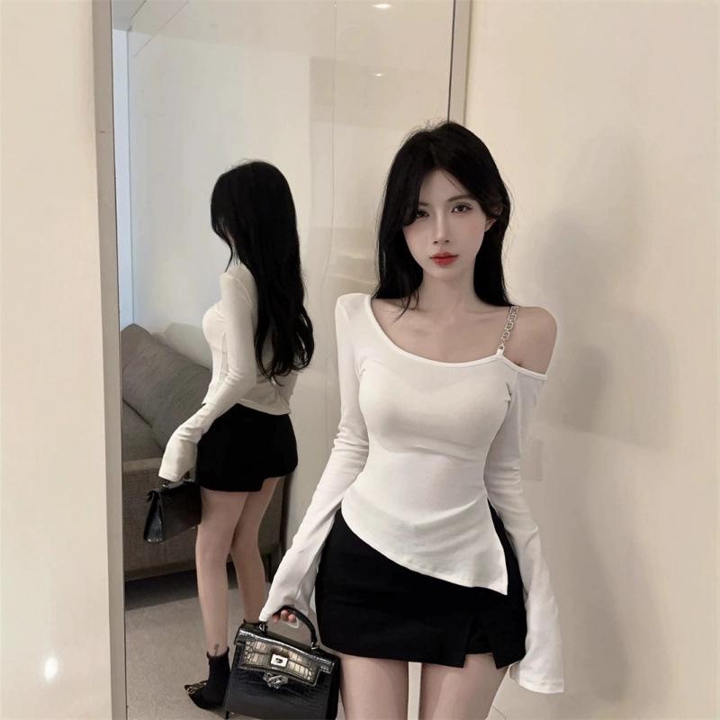 Elegant Off-Shoulder Oblique Collar T-Shirt - Women's Versatile Slim-Fit Top for Autumn and Spring