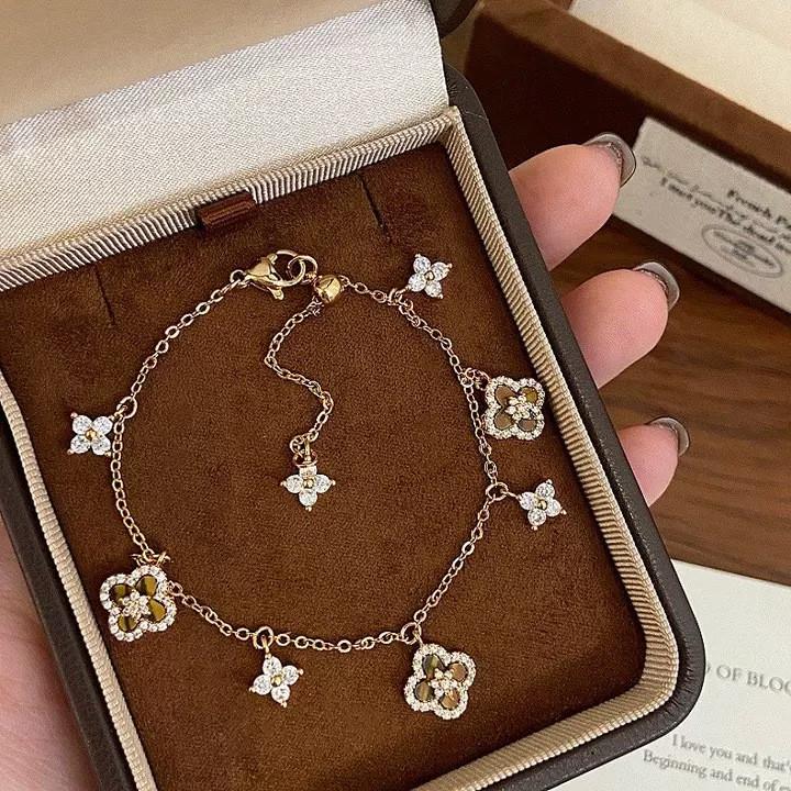 Vintage Französisches Zirkon Perlmutt Kleeblatt Floral Armband für Damen