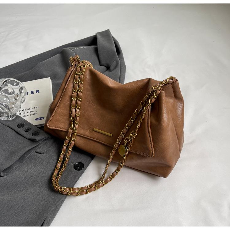 

Ретро тренд большая вместимость сумка-тоут под мышкой женская сезон 2025 новая свободная простая цепочка на плечо сумка-мессенджер коричневый