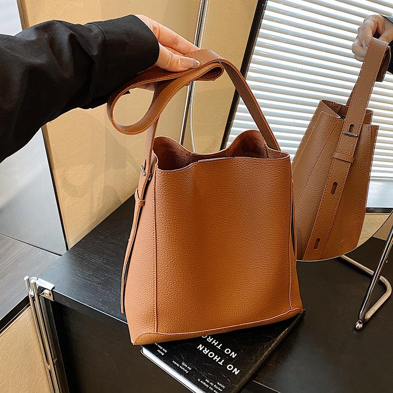 Bags Women's Large-capacity Bucket Bags Retro Handbags Autumn and Winter Mother Bags New Commuter Shoulder Messenger Bags