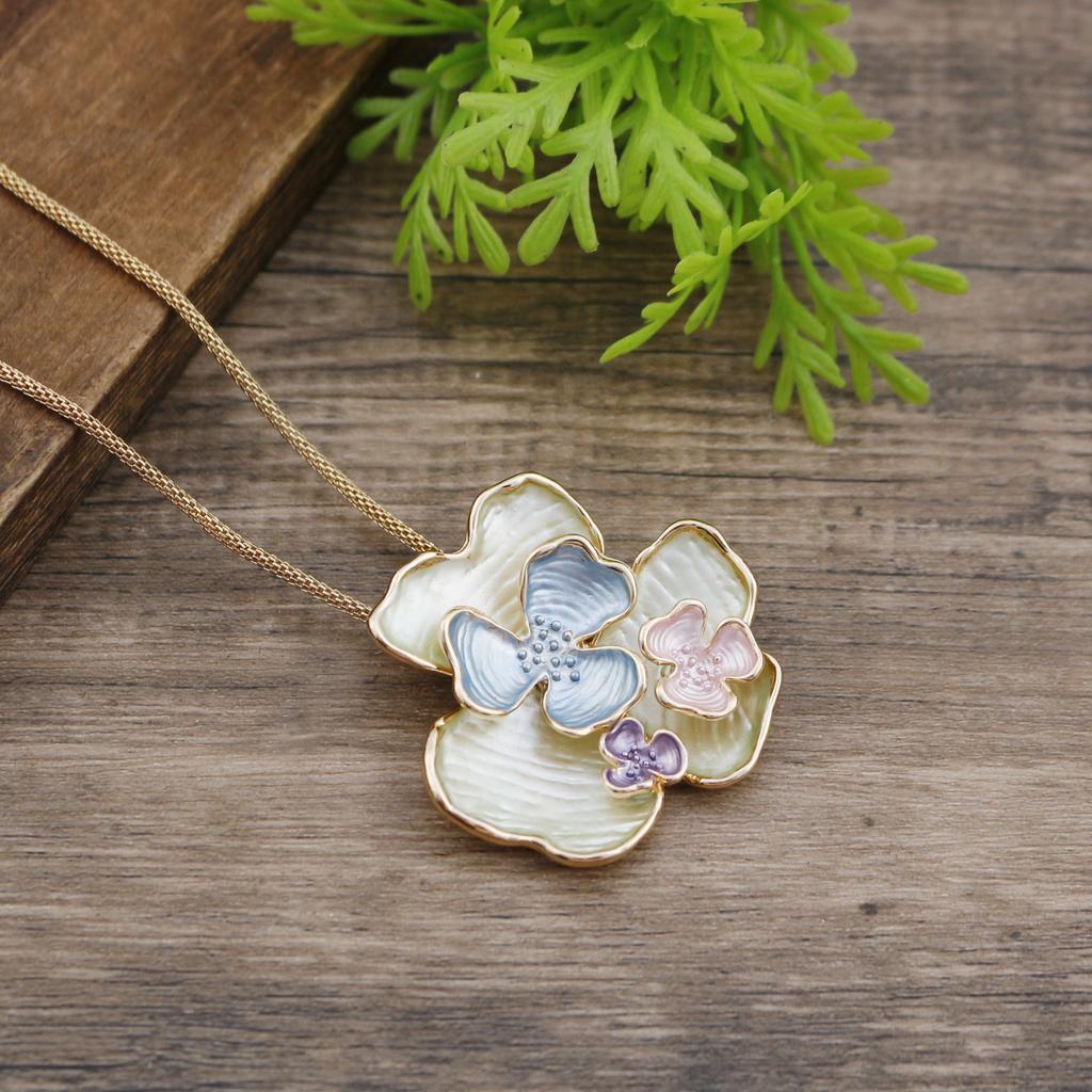 New Enamel Irregular Lotus Leaf Pendant, Women's Simple and Versatile Geometric Petal Necklace
