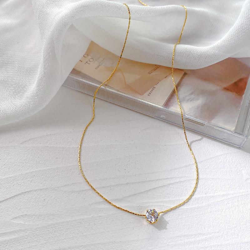 18K Gold Six-Prong Diamond Pendant Necklace - Elegant Summer Clavicle Chain for Women