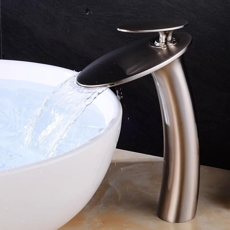 Bateria Łazienkowa Różowe Złoto Mosiężna Bateria Umywalkowa Bateria do Zlewu Kran Wodospad Zimna i Ciepła Woda Kran do Umywalki Montowany na Blacie Kran do Umywalki