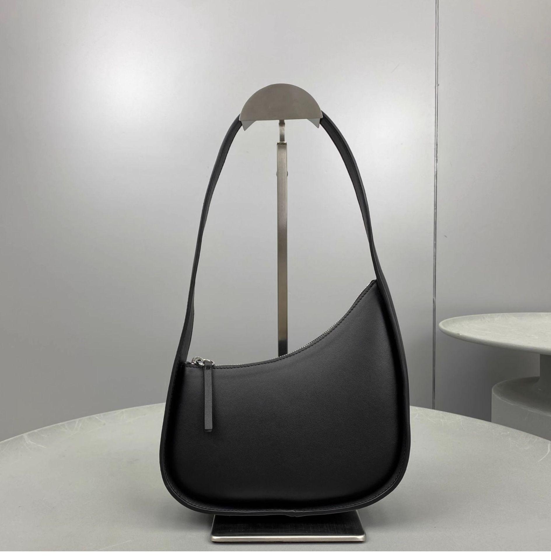 

Сумка-полумесяц из натуральной кожи в стиле Кендалл