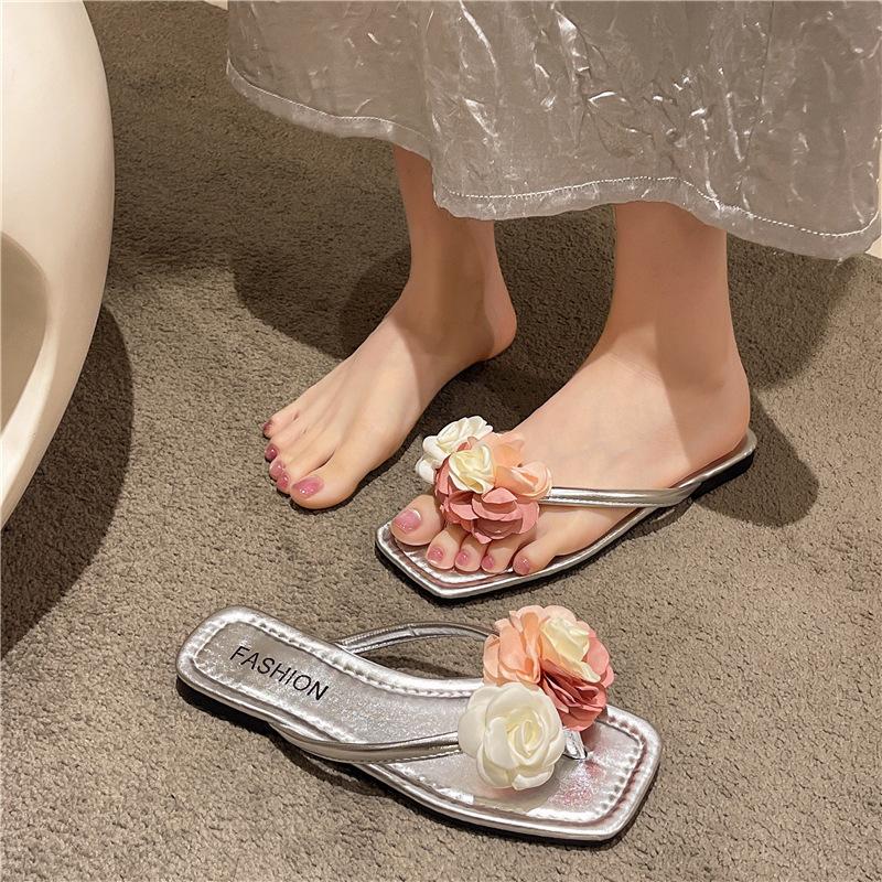 Flat-bottomed Flip-flops Shoes Girl 2025 Summer New Korean Version Fairy Style Fashion Flower Beach Cool Slippers Girl