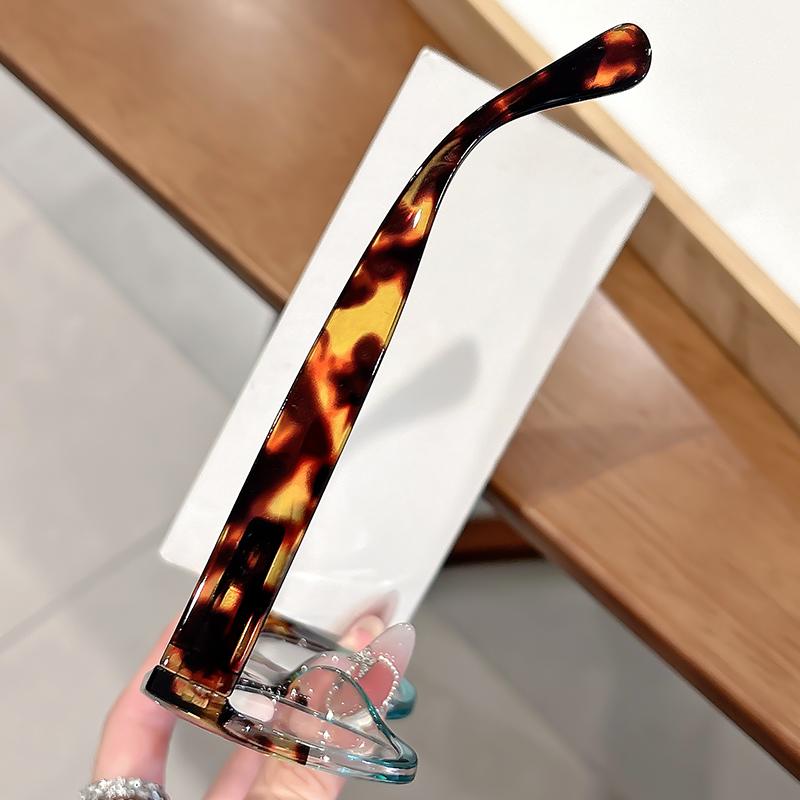 The New Teopard Print Gradient Round Reading Glasses Are Trendy and Fashionable Reading Glasses For Women