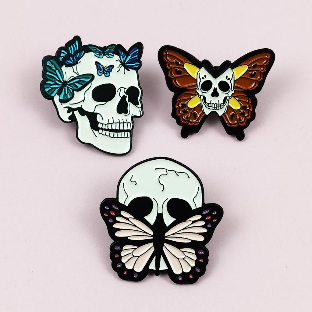 Retro Skull Brooch with Butterfly & Horror Elements - Metal Badge Ornament